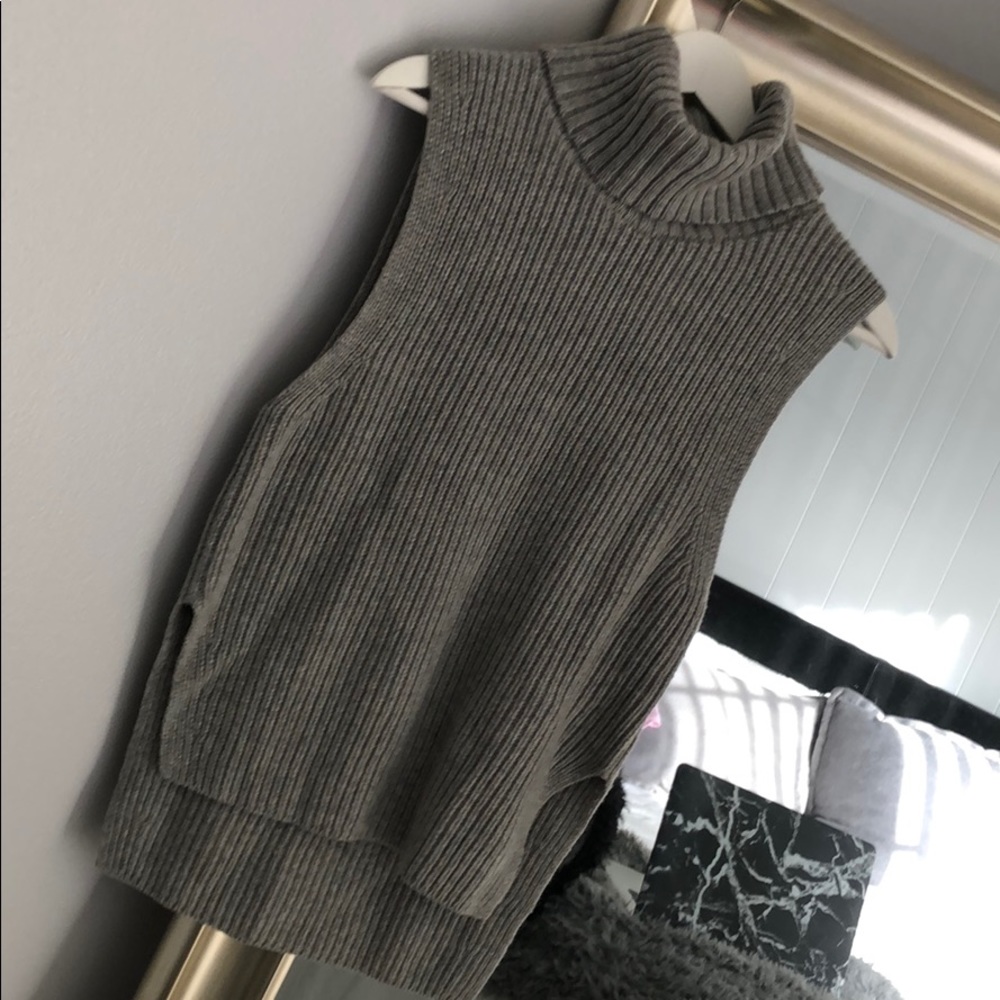 GRAY KNIT TURTLENECK